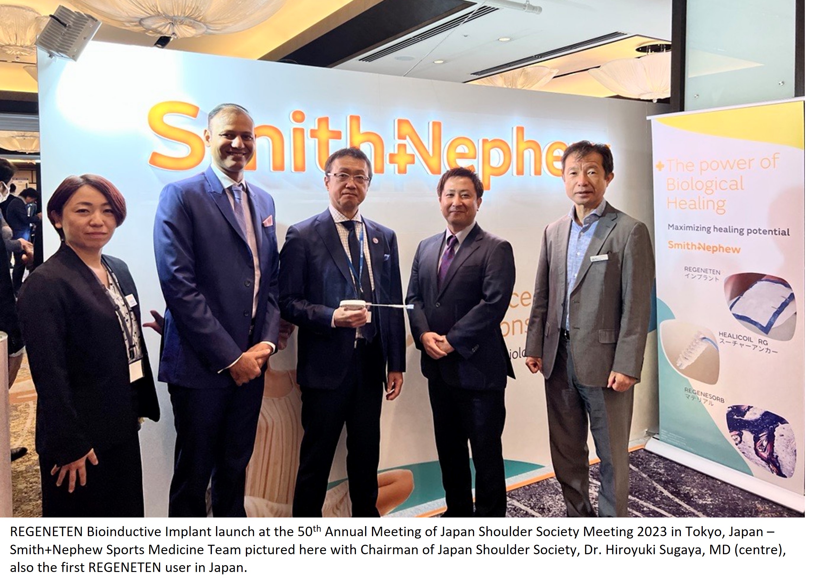 REGENETEN Bioinductive Implant launch at the 50th Annual Meeting of Japan Shoulder Society Meeting 2023 in Tokyo, Japan - Smith+Nephew Sports Medicine Team pictured here with Chairman of Japan Shoulder Society, Dr. Hiroyuki Sugaya, MD (centre), also the first REGENETEN user in Japan